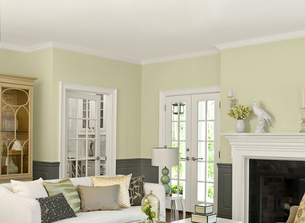 "Simply White" ceiling, trim, fireplace- Benjamin Moore