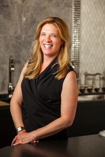 Julie Lyons-Full frame